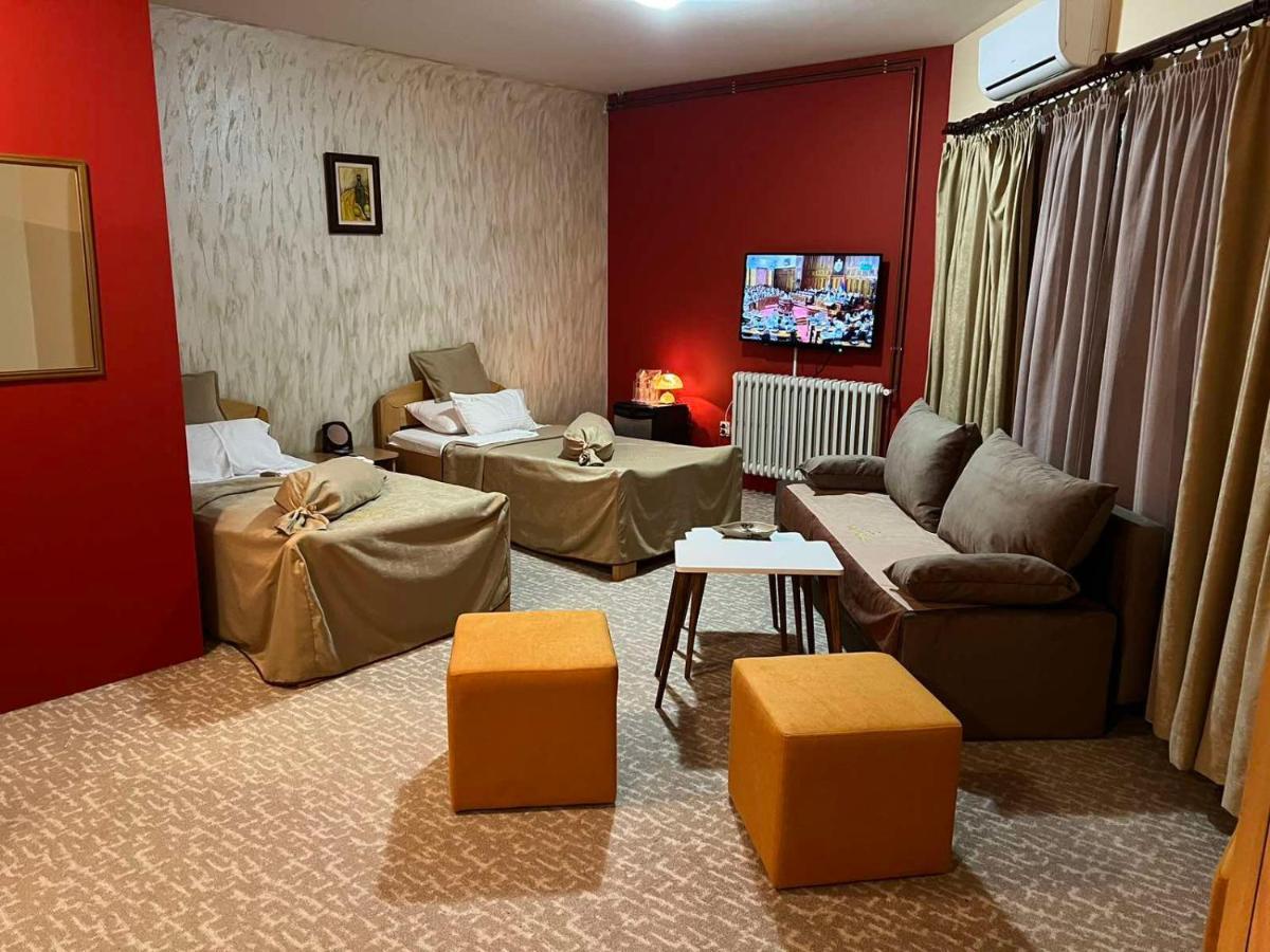 Hotel Dva Goluba ปาเล ภายนอก รูปภาพ
