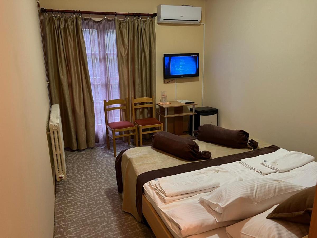Hotel Dva Goluba ปาเล ภายนอก รูปภาพ