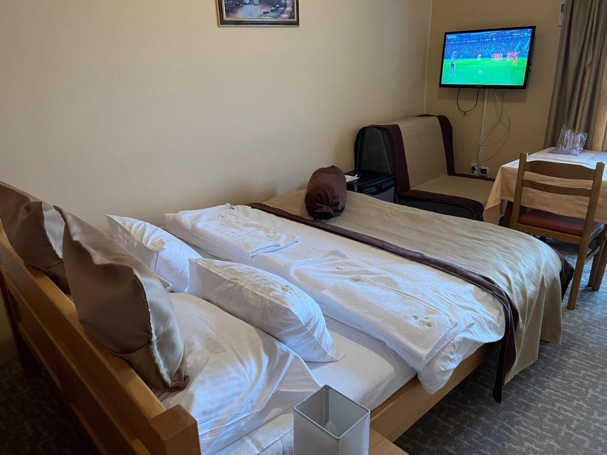 Hotel Dva Goluba ปาเล ภายนอก รูปภาพ