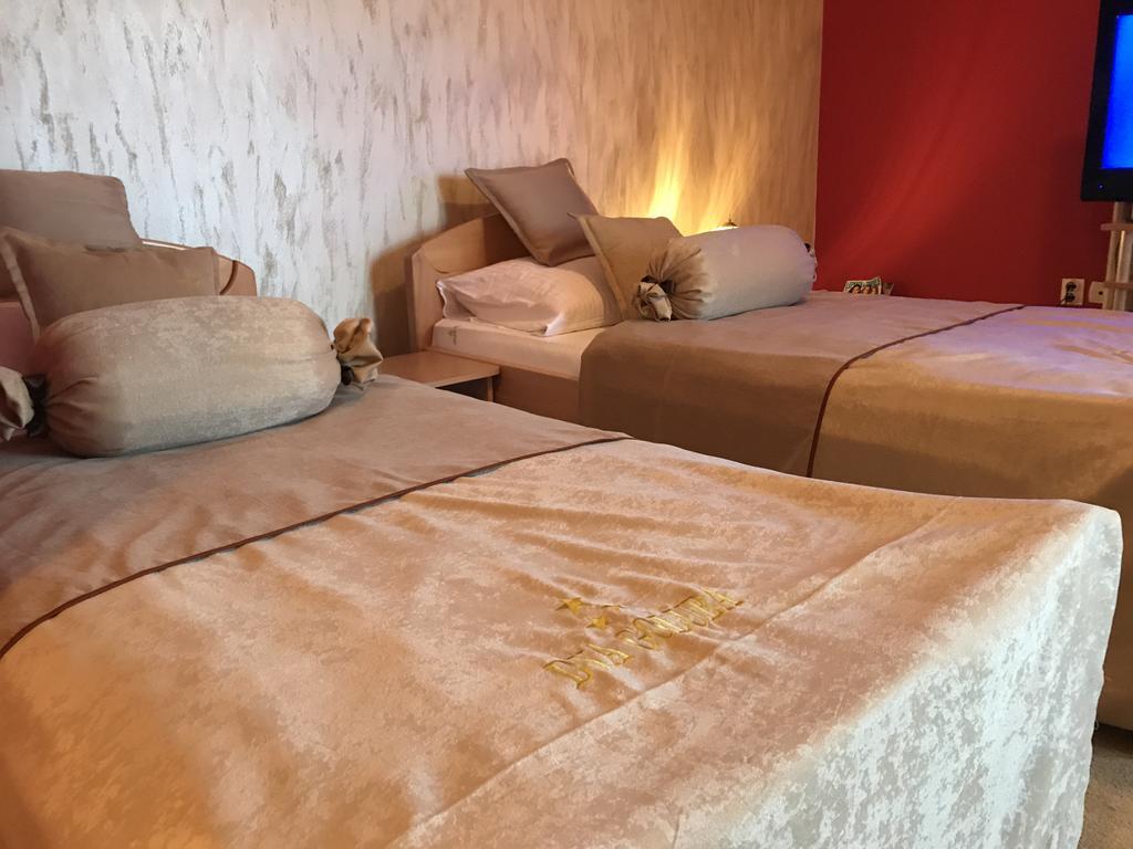 Hotel Dva Goluba ปาเล ภายนอก รูปภาพ