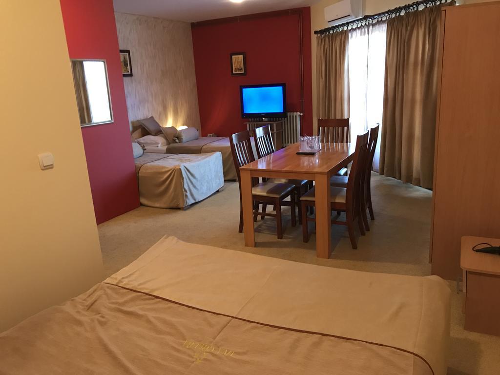 Hotel Dva Goluba ปาเล ภายนอก รูปภาพ