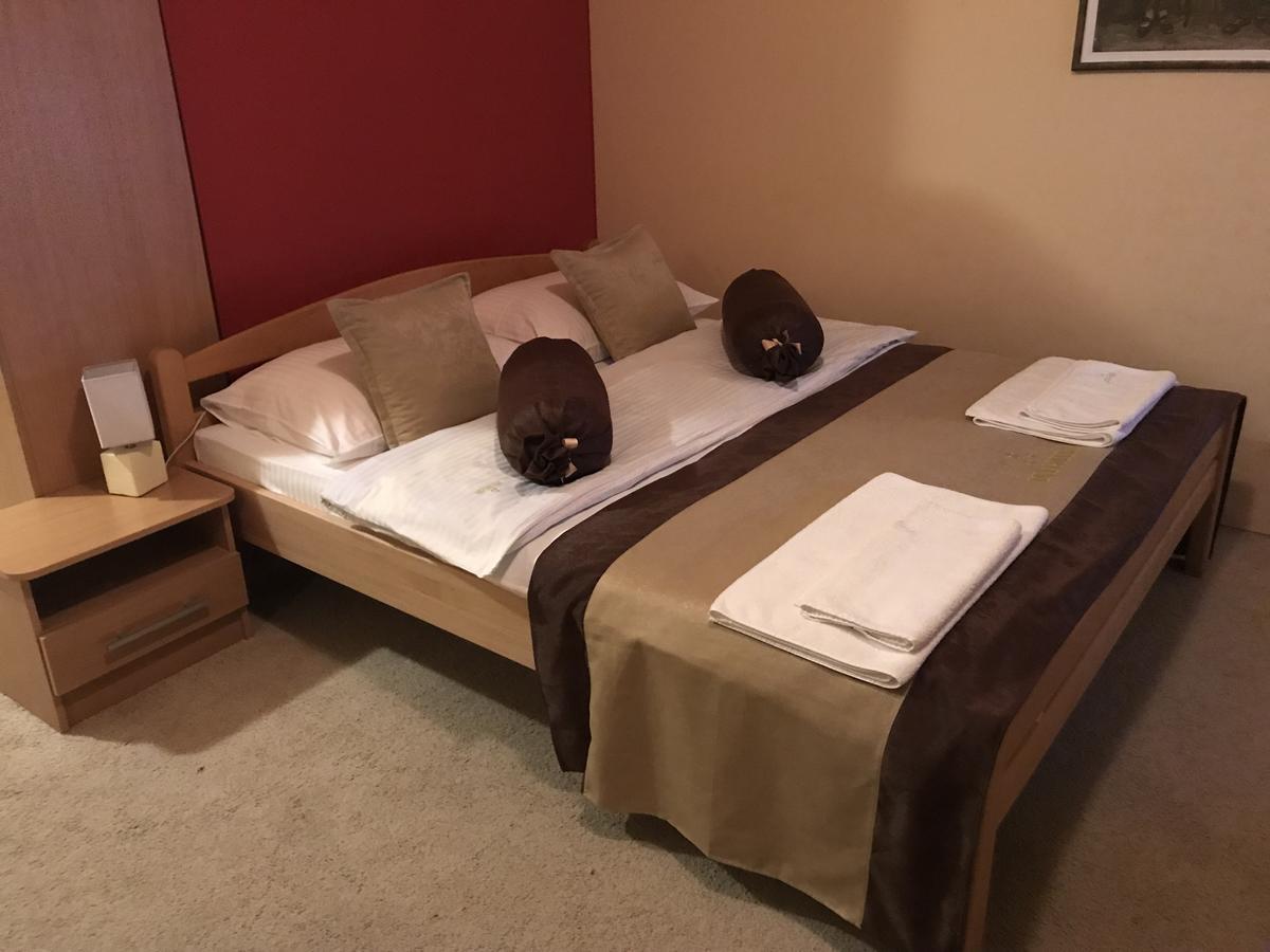 Hotel Dva Goluba ปาเล ภายนอก รูปภาพ