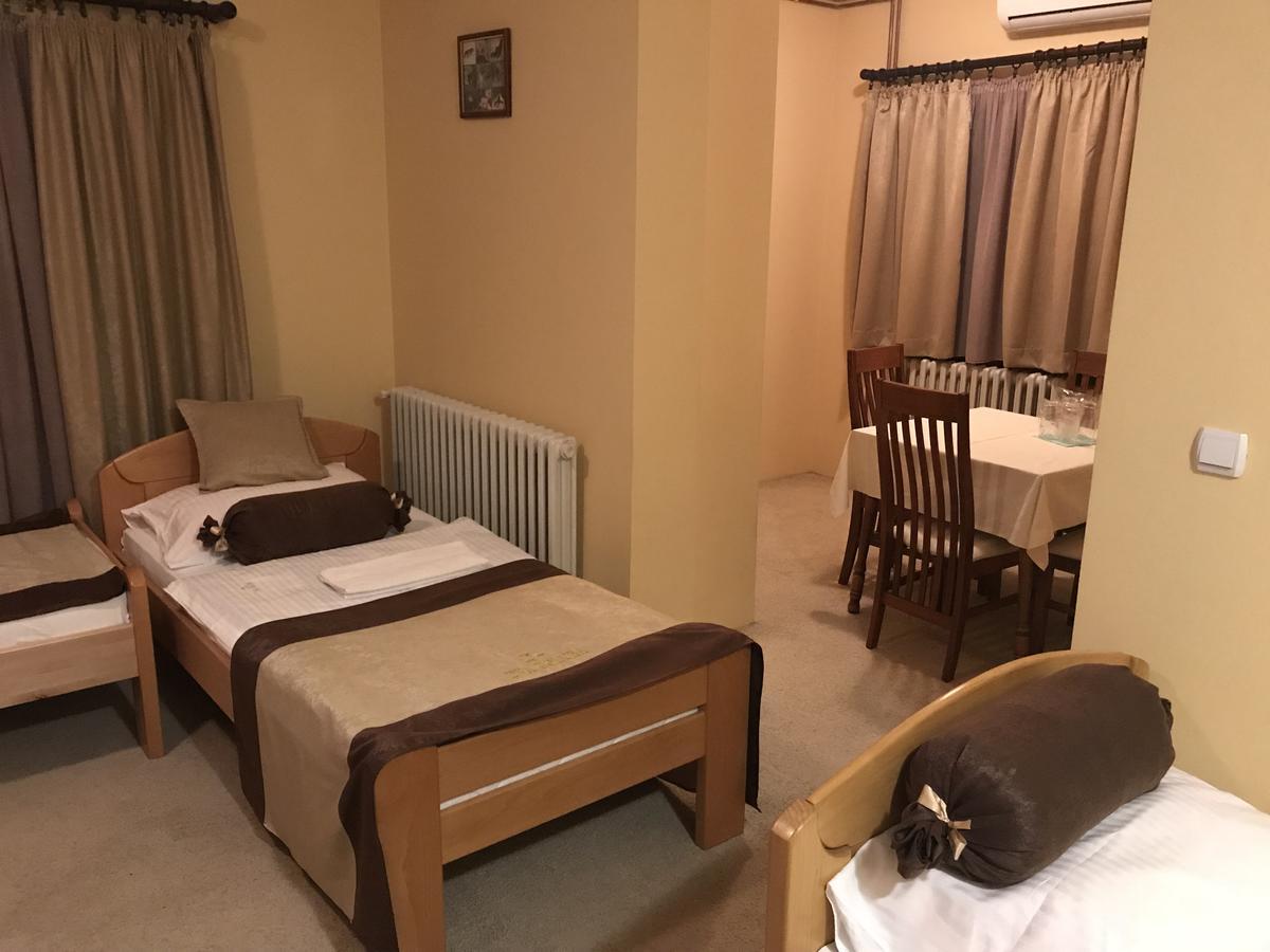 Hotel Dva Goluba ปาเล ภายนอก รูปภาพ