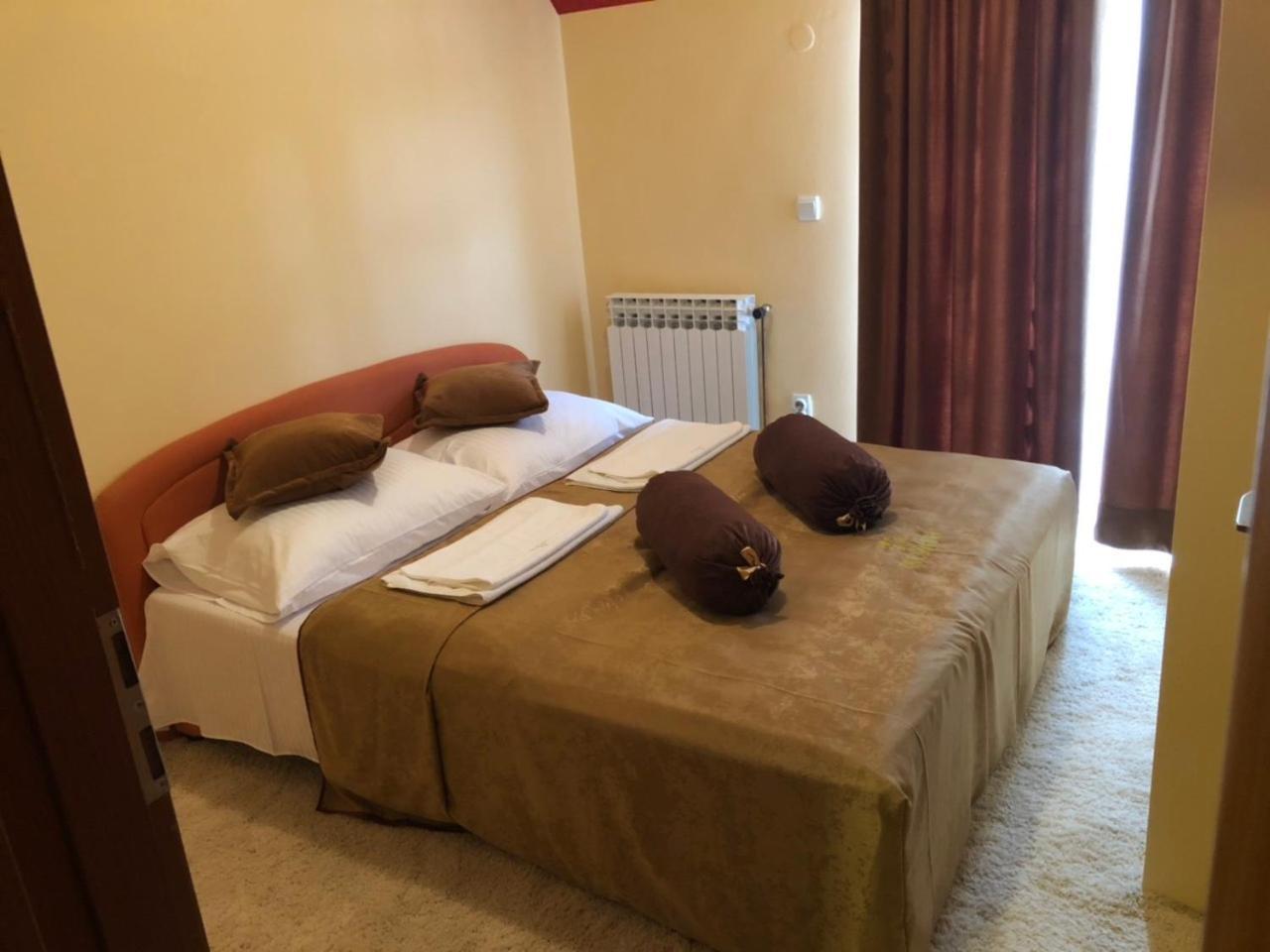 Hotel Dva Goluba ปาเล ภายนอก รูปภาพ