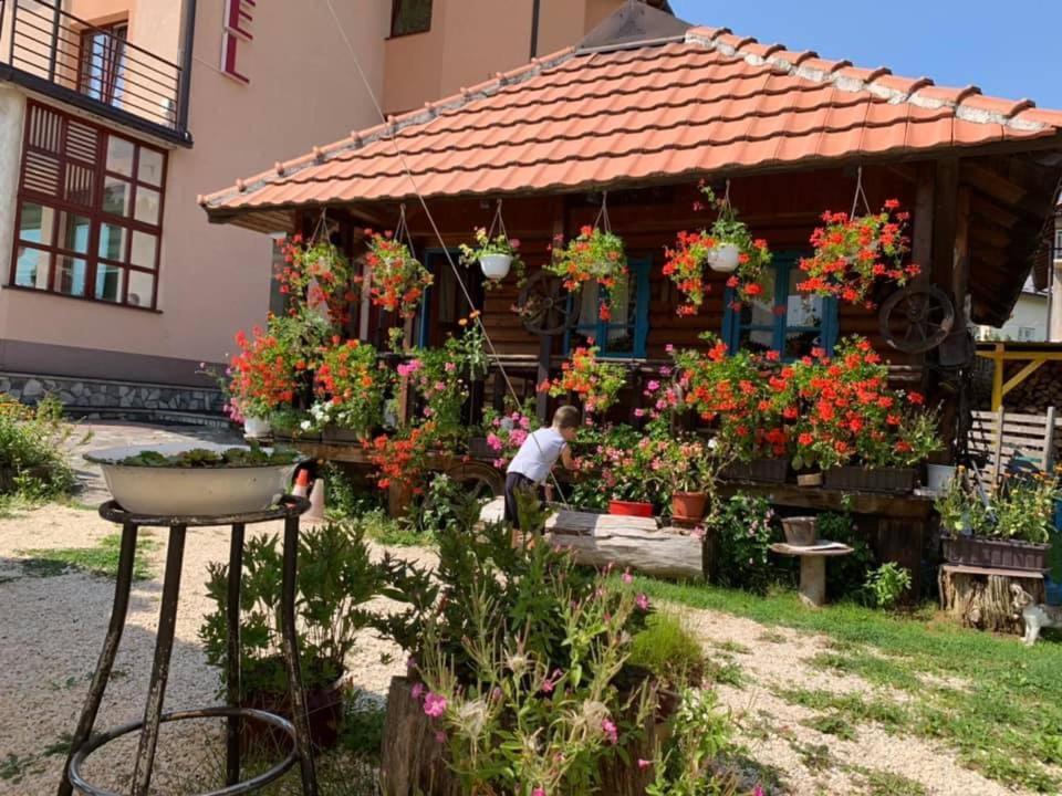 Hotel Dva Goluba ปาเล ภายนอก รูปภาพ